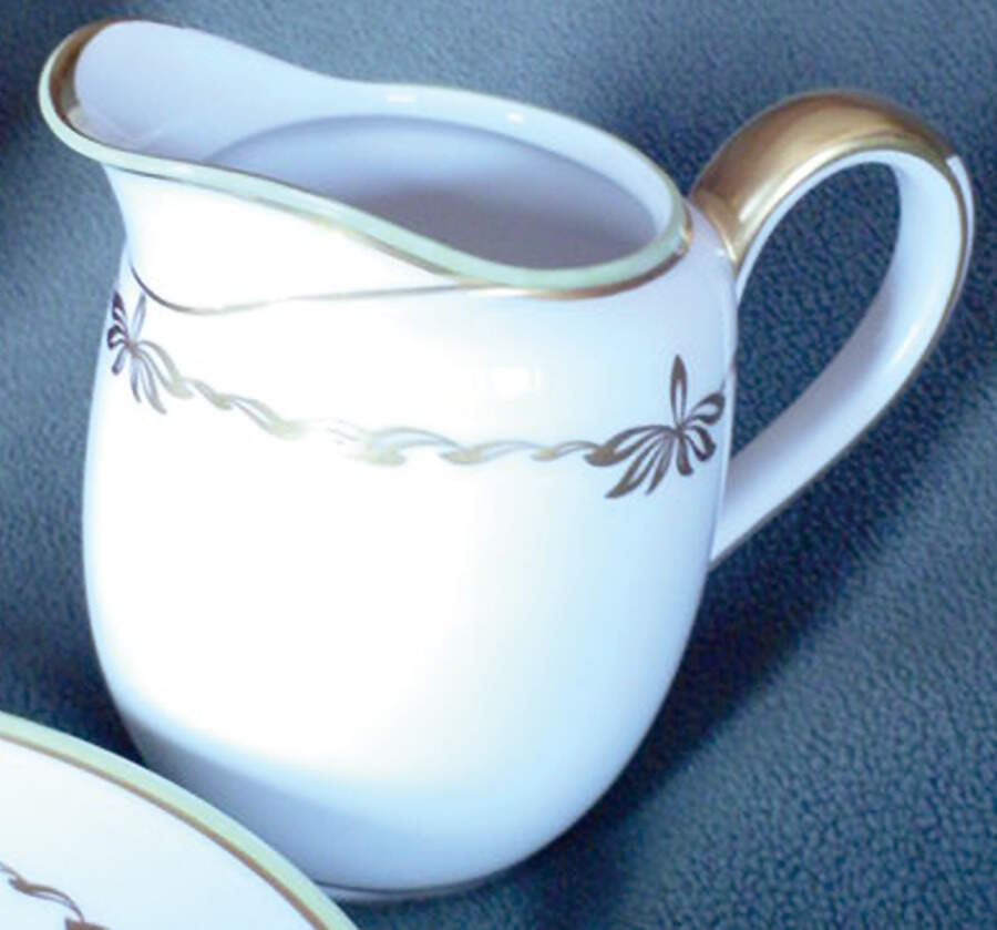 7003 Creamer by Hutschenreuther-1