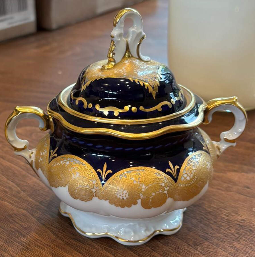 HUT1590 Sugar Bowl & Lid by Hutschenreuther-1