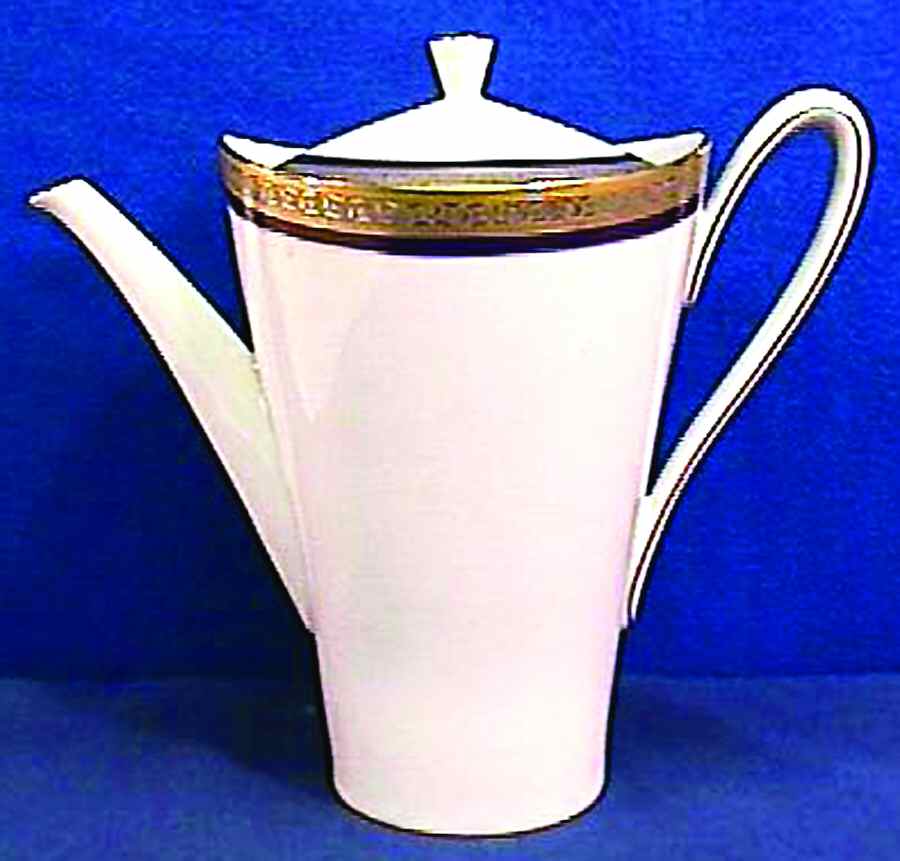 03864 Coffee Pot & Lid by Hutschenreuther-1