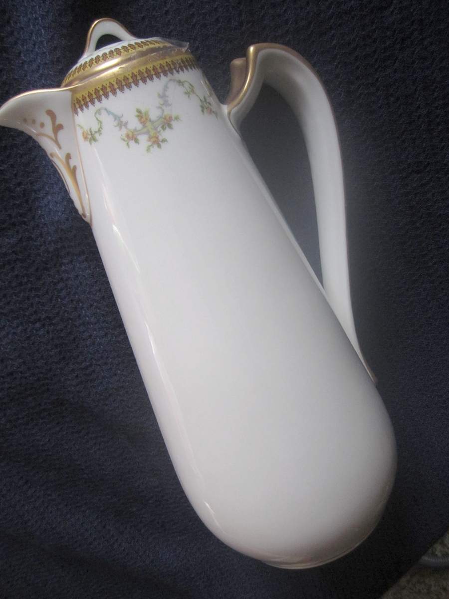 Schleiger 540-1 Chocolate Pot & Lid by Haviland-1