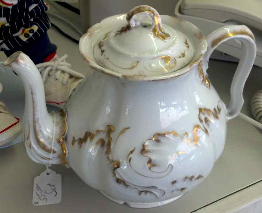 H3360 Teapot & Lid by Haviland-1