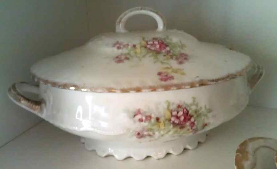 H3366 Oval Covered Vegetable by Haviland-1