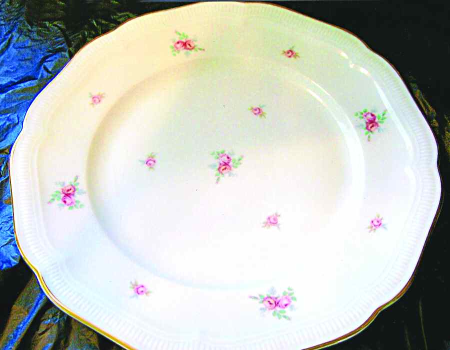 HUT1606 Dinner Plate by Hutschenreuther-1