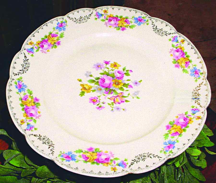HWC33 Dinner Plate by HW (Germany, Czech)-1