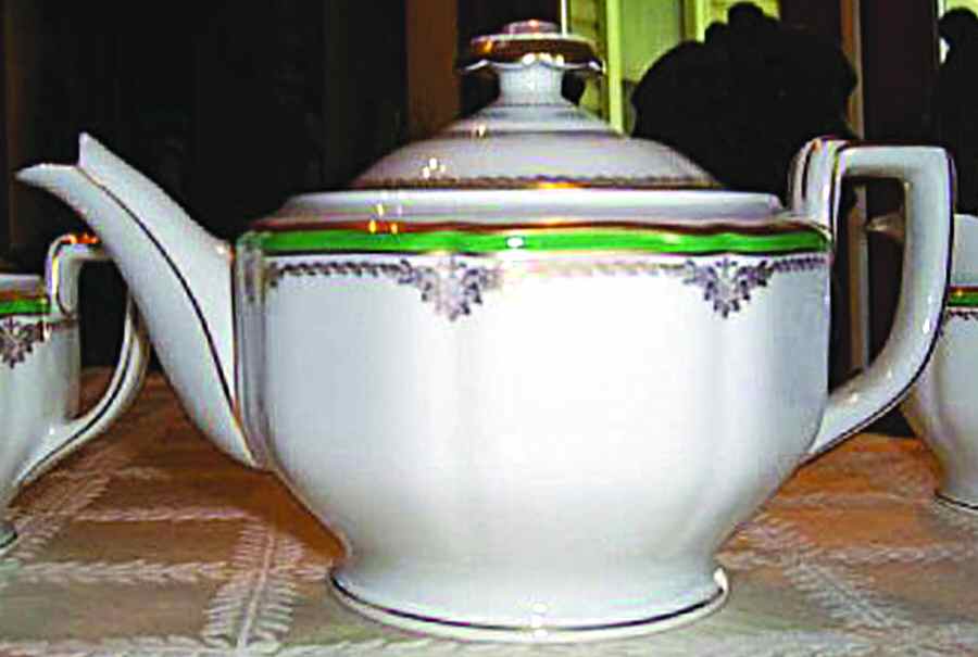 15727 Teapot & Lid by Heinrich - H&C-1