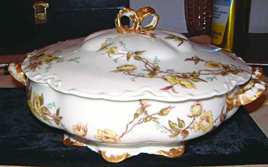 Schleiger 266-4 Round Covered Vegetable by Haviland-1