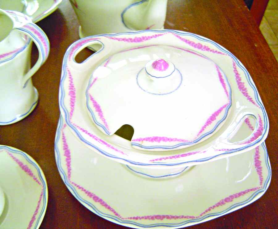 H3404 Sugar Bowl & Lid by Haviland-1