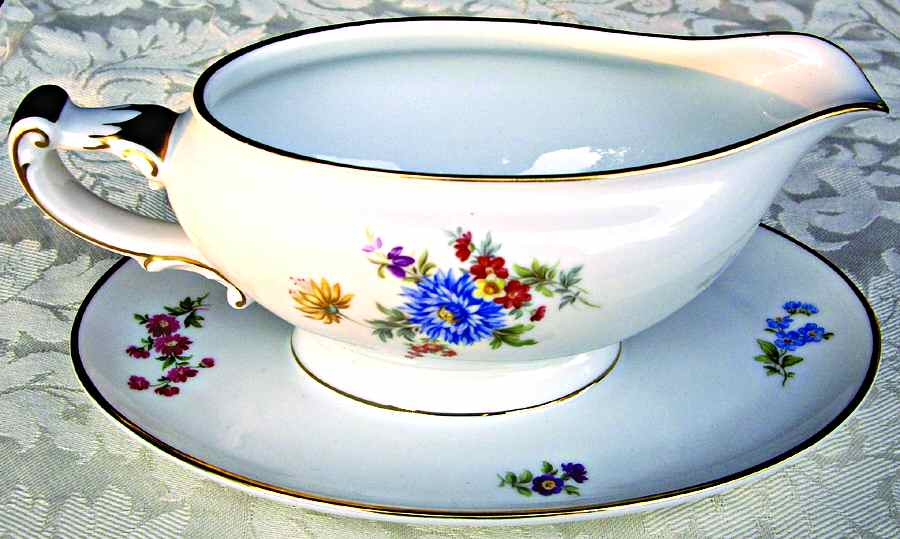 17513 Gravy Boat with Attached Underplate by Heinrich - H&C-1