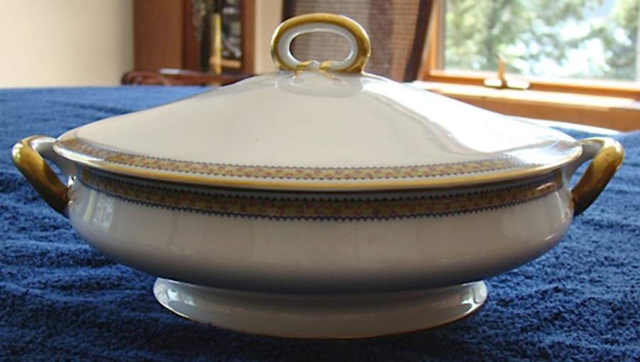 H3413 Round Covered Vegetable by Haviland-1