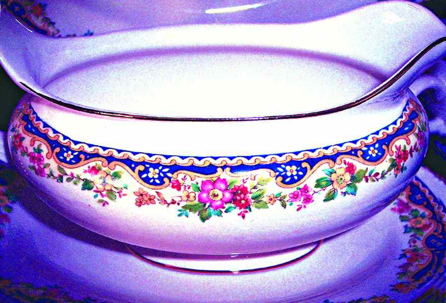 N1403 Gravy Boat with Attached Underplate by Homer Laughlin -1