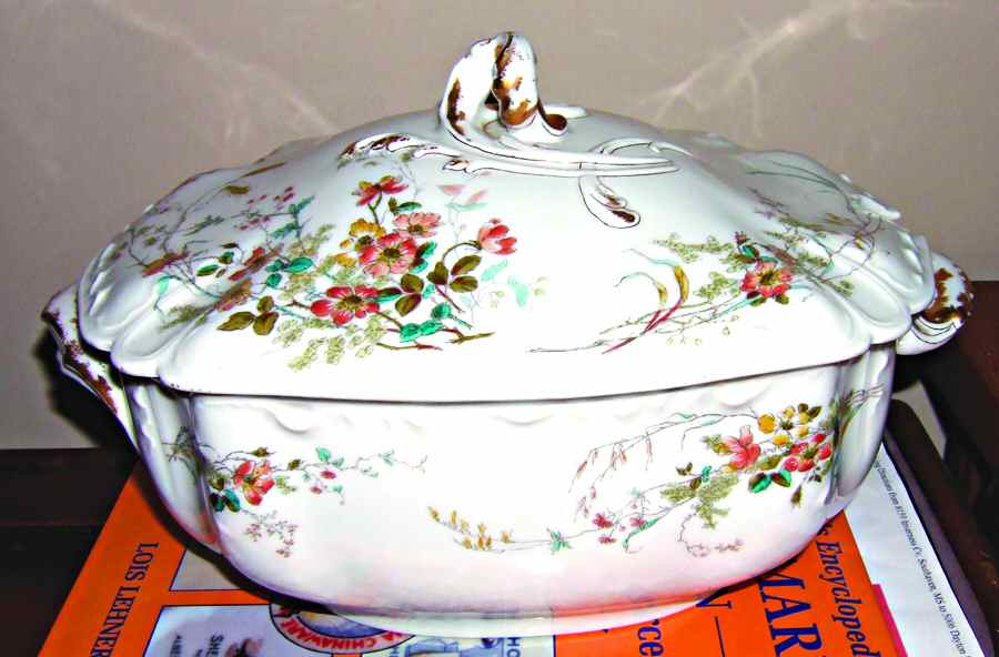 H3424 Oval Covered Vegetable by Haviland-1