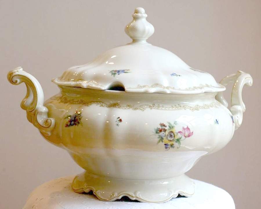 7508 Tureen &  Lid by Hutschenreuther-1