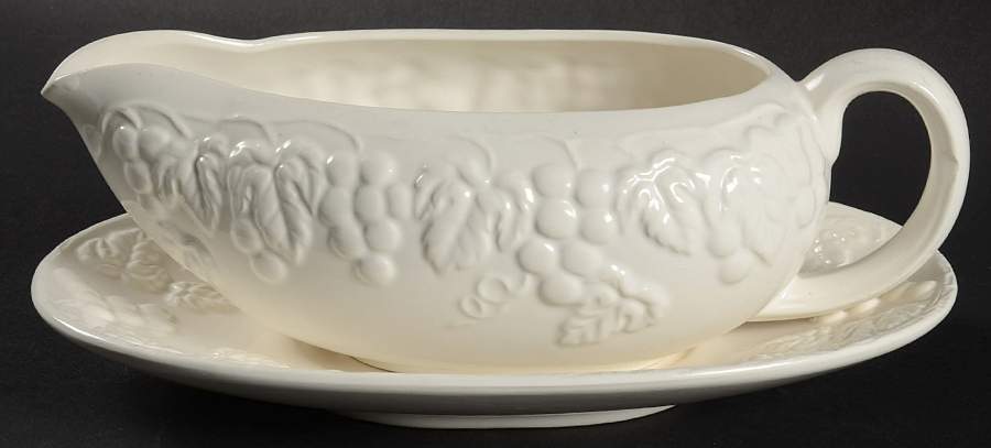 HGM4 Gravy Boat & Underplate by Heritage Mint-1