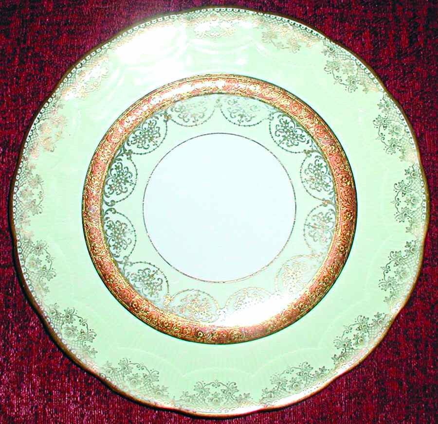 HUT1660 Dinner Plate by Hutschenreuther-1