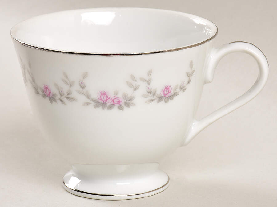 Suzette Footed Cup by Hara-1