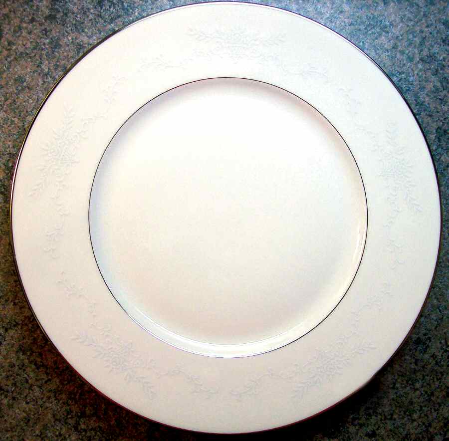 HUT1691 Dinner Plate by Hutschenreuther-1