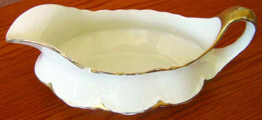 R3002 Gravy Boat by Homer Laughlin -1