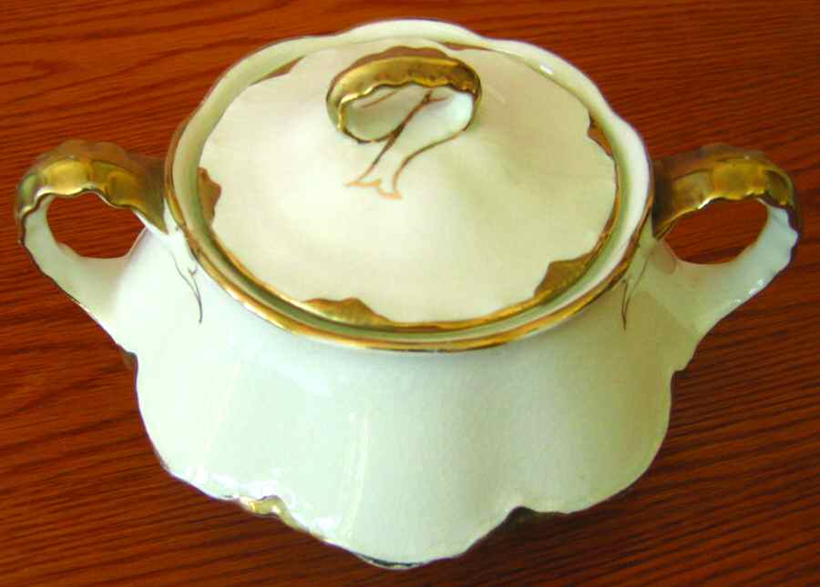 R3002 Sugar Bowl & Lid by Homer Laughlin -1