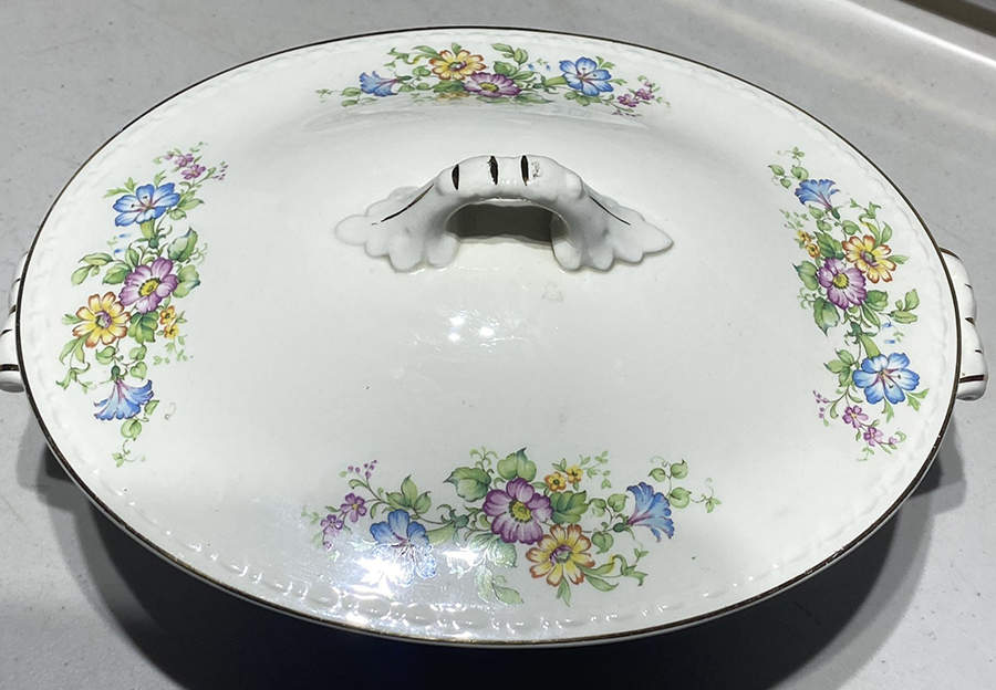 HLC2564 Oval Covered Vegetable by Homer Laughlin -1