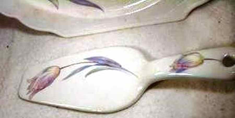 HAR147 Solid Ceramic Pie/Cake Server by Harker-1