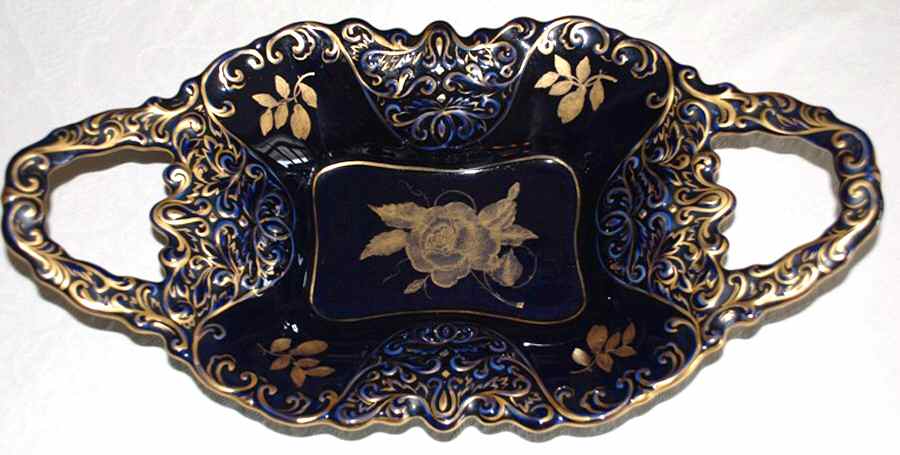 7421 Handled Cake Plate by Graf Von Henneberg-1