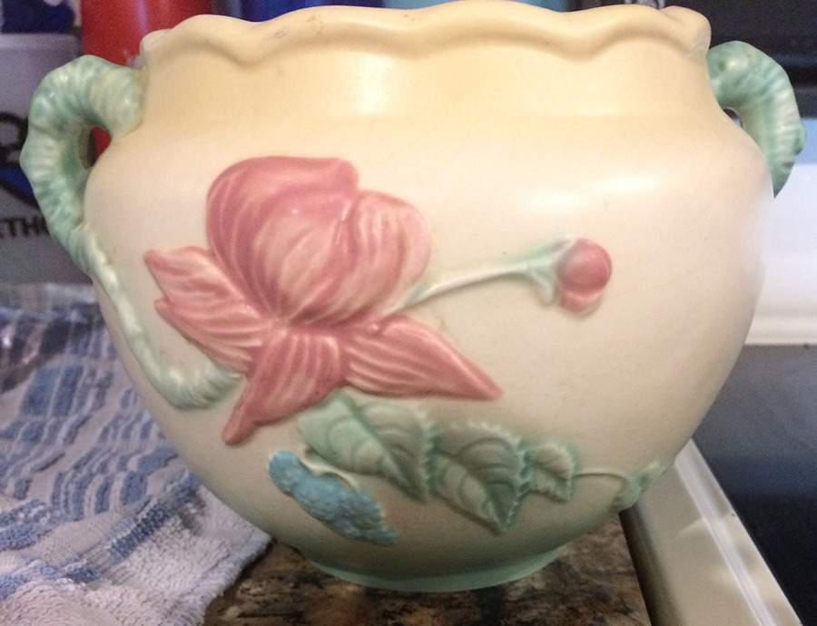 Woodland-Harvest Yellow (W Series) 5" Jardiniere by Hull-1