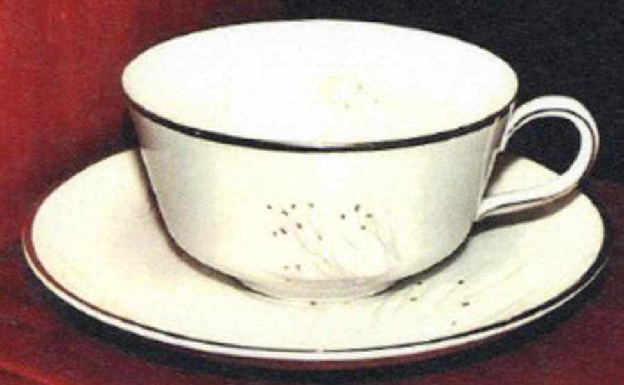 Norderney (Gold) Footed Cup & Saucer Set by Hutschenreuther-1