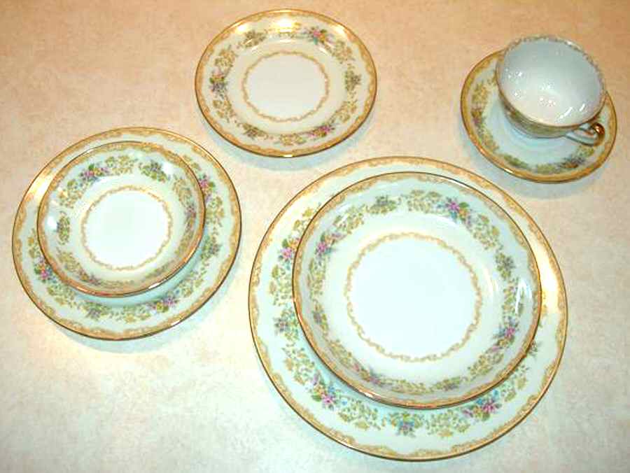 HIU1 Dinner Plate by Heiau-1