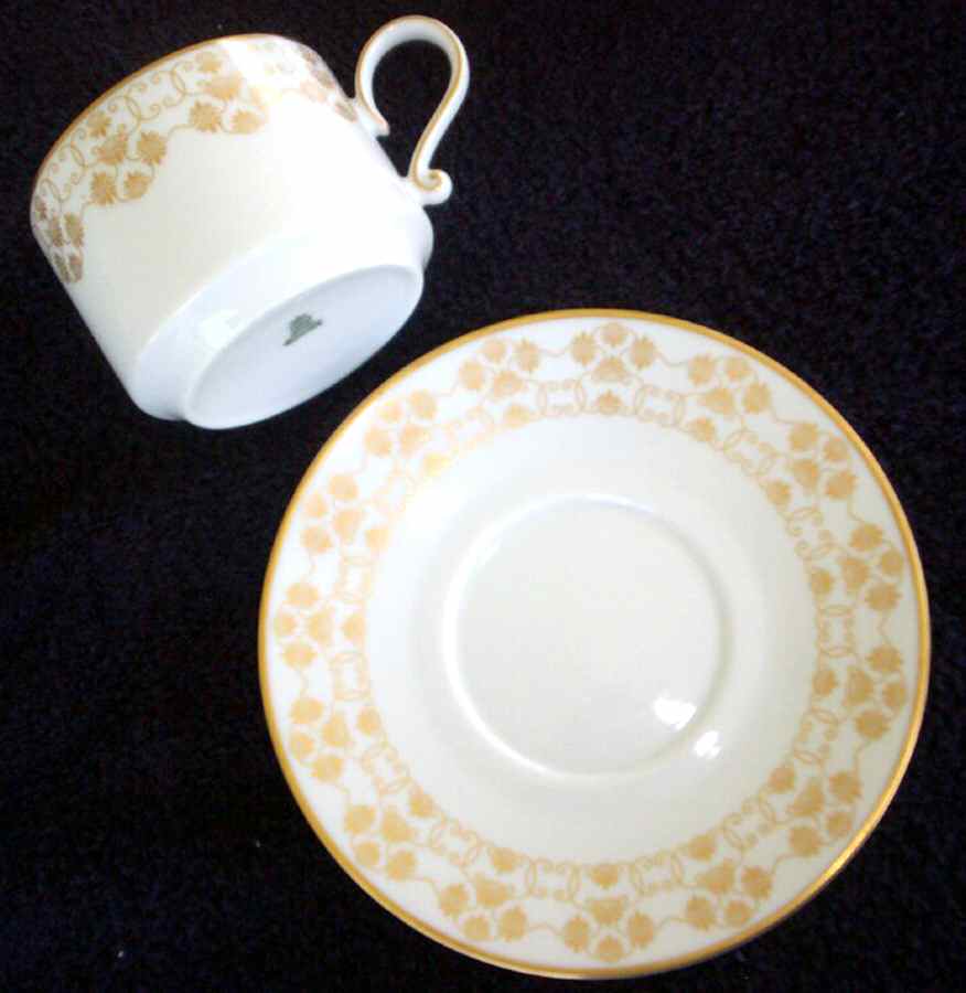 1000 Flat Cup & Saucer Set by Heinrich - H&C-1