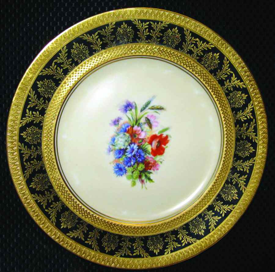 HUT1717 Dinner Plate by Hutschenreuther-1