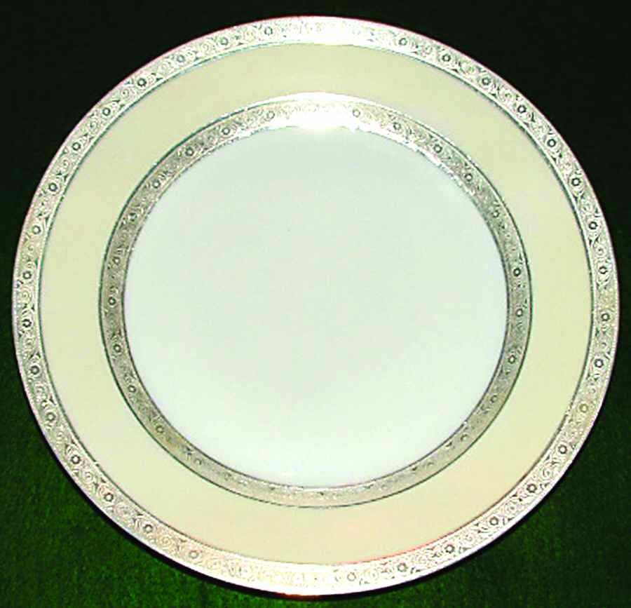 HUT1718 Dinner Plate by Hutschenreuther-1