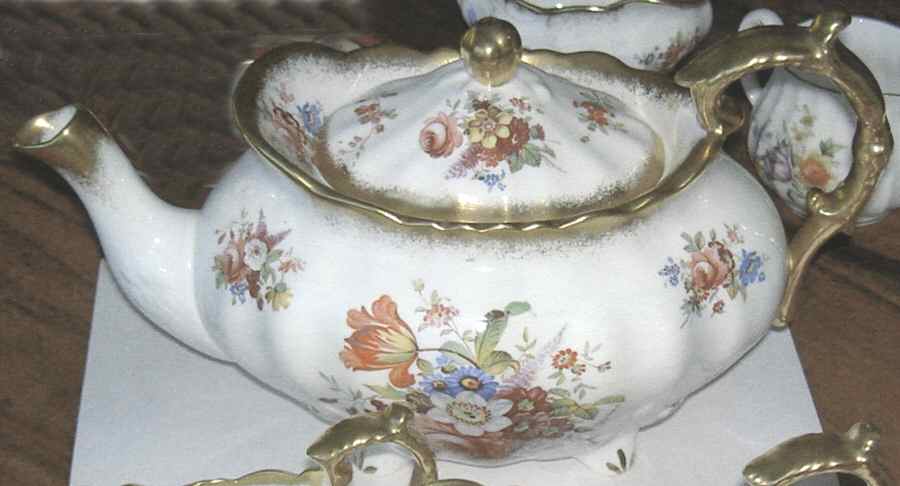 Lady Patricia (Scalloped) Teapot & Lid by Hammersley-1