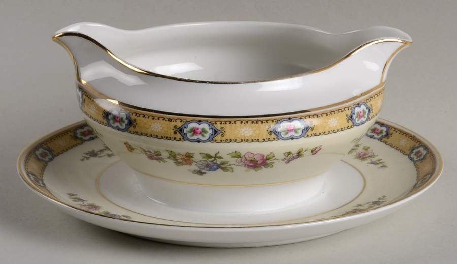 HC1008 Gravy Boat with Attached Underplate by Heinrich - H&C-1