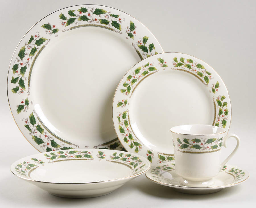 Home for the Holidays 5 Piece Place Setting by Holly Holiday-1