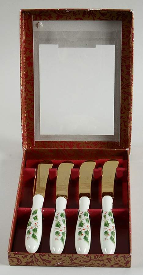 Home for the Holidays Spreader - Set of 4 by Holly Holiday-1
