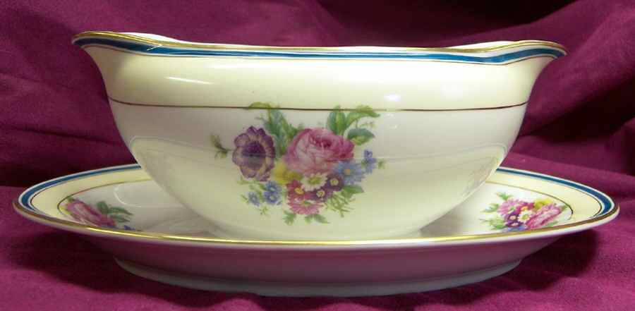 HUT1729 Gravy Boat with Attached Underplate by Hutschenreuther-1
