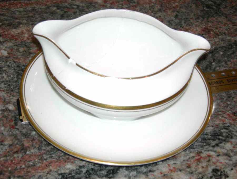 2985 Gravy Boat with Attached Underplate by Heinrich - H&C-1