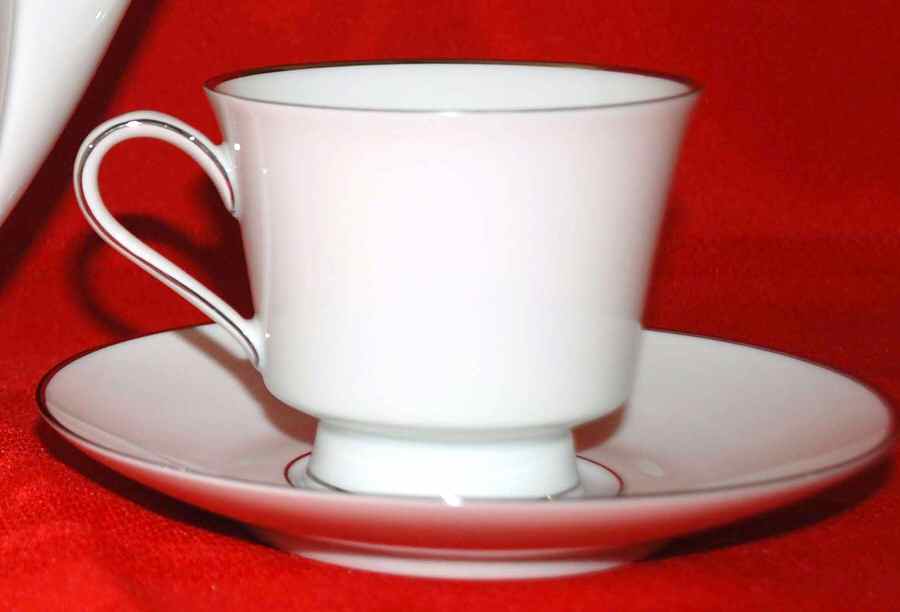 HC1019 Footed Cup & Saucer Set by Heinrich - H&C-1