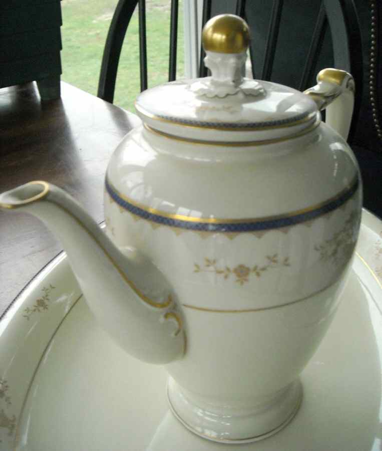 HC1021 Coffee Pot & Lid by Heinrich - H&C-1