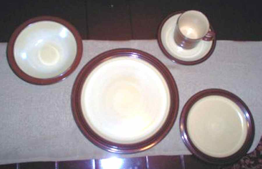 Chianta Dinner Plate by Haniwa-1