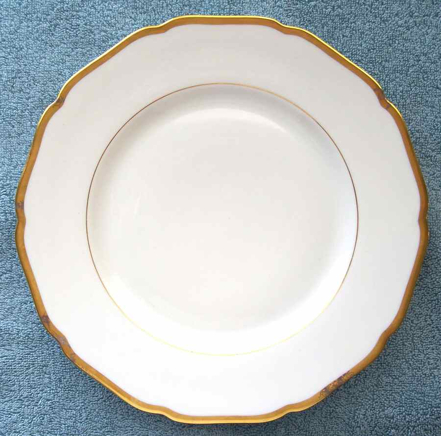 HUT1758 Dinner Plate by Hutschenreuther-1