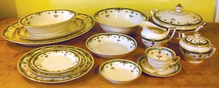 HC1028 Footed Cup & Saucer Set by Heinrich - H&C-1