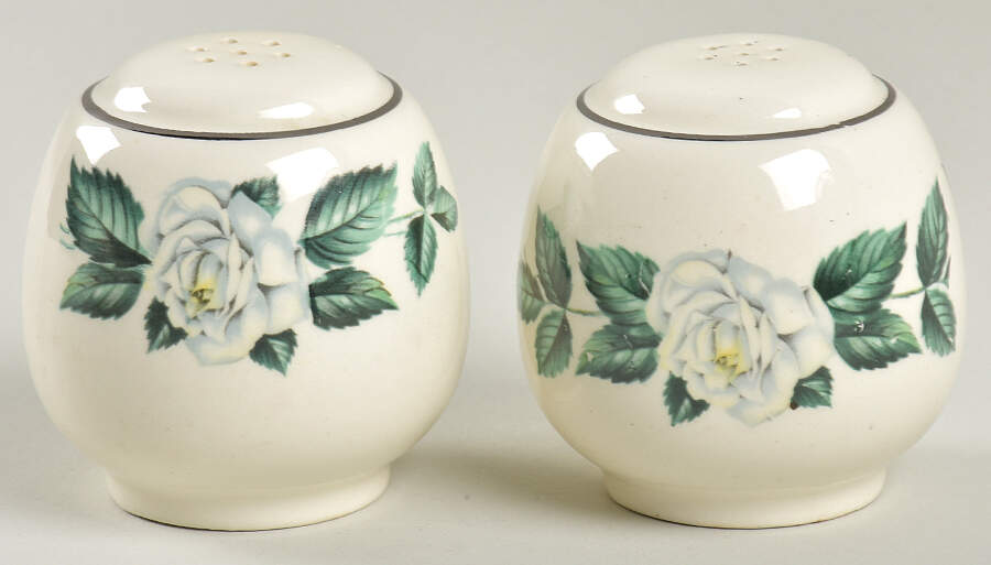 Ry233 Salt & Pepper Set by Homer Laughlin -1