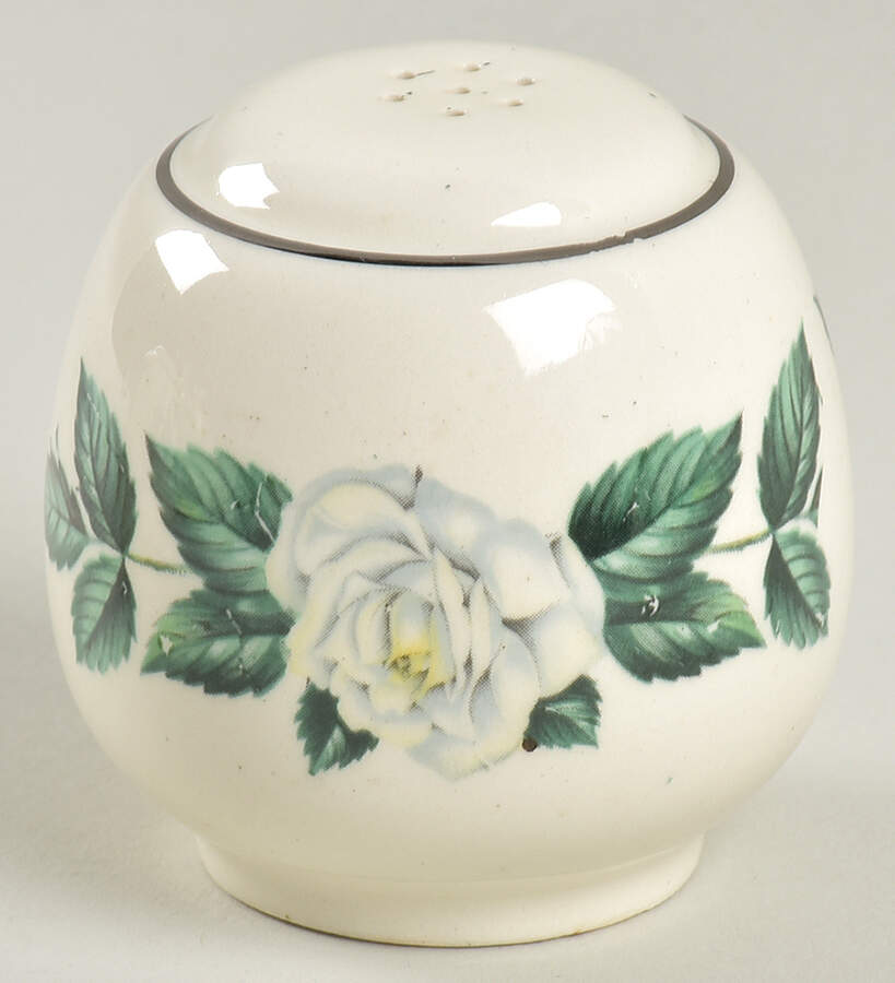 Ry233 Pepper Shaker by Homer Laughlin -1