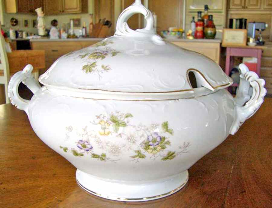 HUT1771 Tureen &  Lid by Hutschenreuther-1