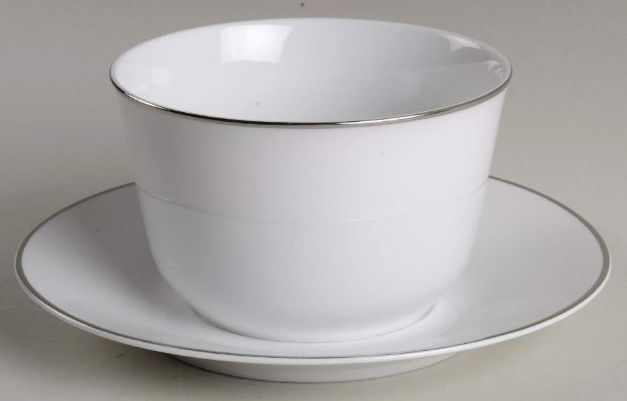HUT1774 Gravy Boat with Attached Underplate by Hutschenreuther-1