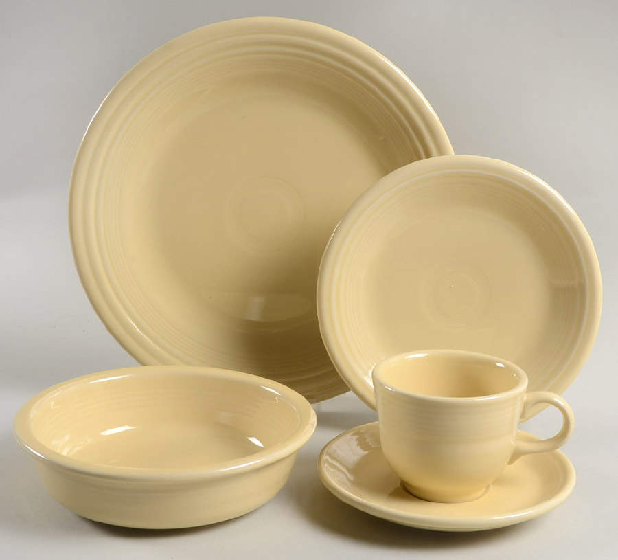 Fiesta Ivory (Intro 2008) 5 Piece Place Setting by Homer Laughlin -1