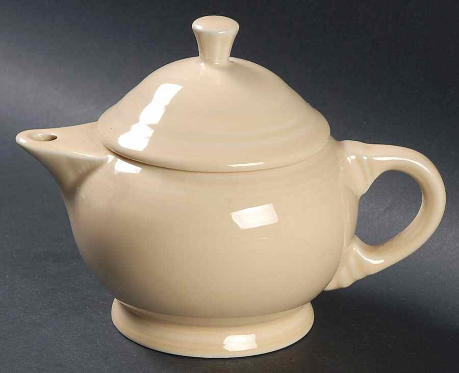 Fiesta Ivory (Intro 2008) Small Teapot & Lid by Homer Laughlin -1