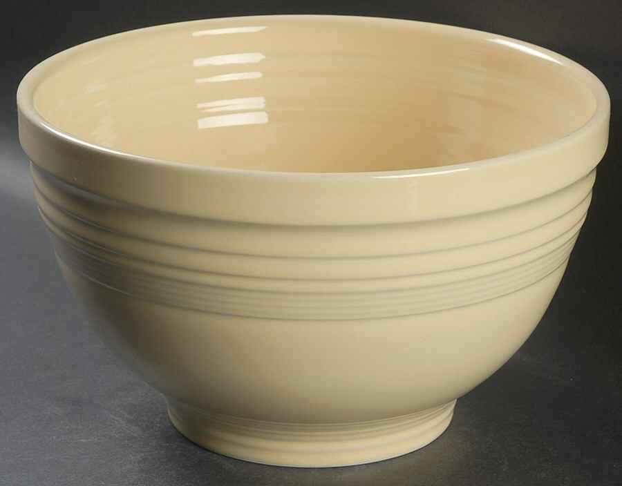 Fiesta Ivory (Intro 2008) 9" Baking Bowl by Homer Laughlin -1