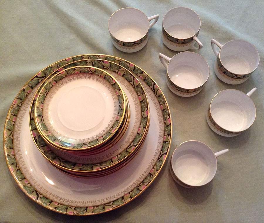 HUT1792 Cake Plate by Hutschenreuther-1